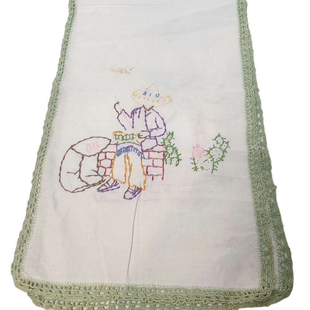 VTG 1960's TABLE RUNNER COTTAGE 36" HAND EMBROIDERED DRESSER SCARF ESTATE MCM
